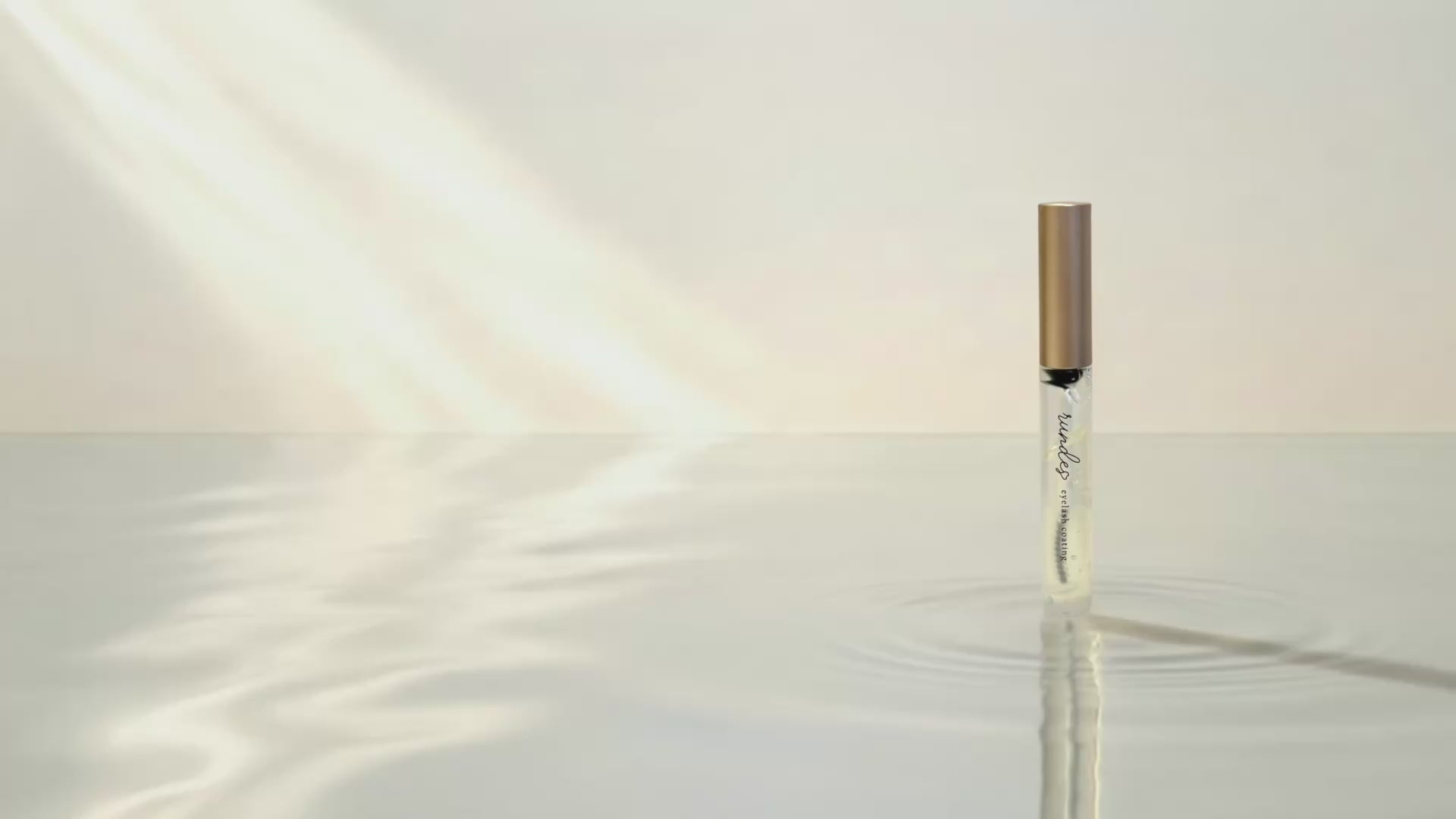 動画を読み込む: 【rundesコンセプトフィルム】まつげを整えることは、あなたの気持ちを整えること。使うたび、るん♪と心も軽く、上向きに日々のケアが、小さな喜びへと変わっていきますrundes"るん"とする瞬間を、毎日の習慣へ